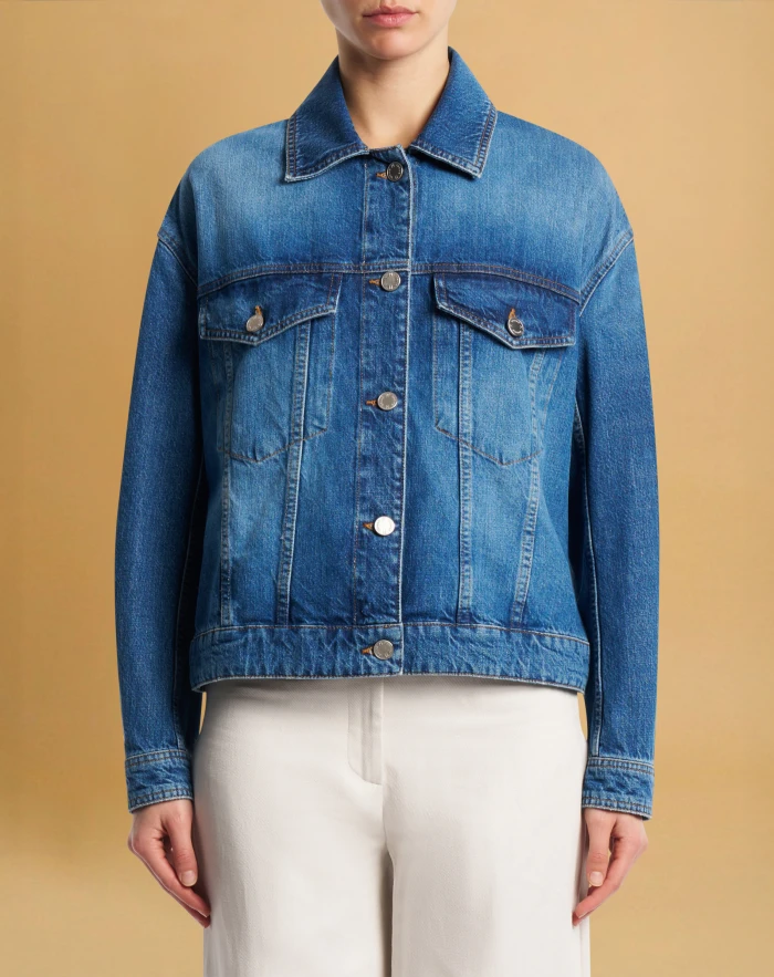 Trucker jacket in denim