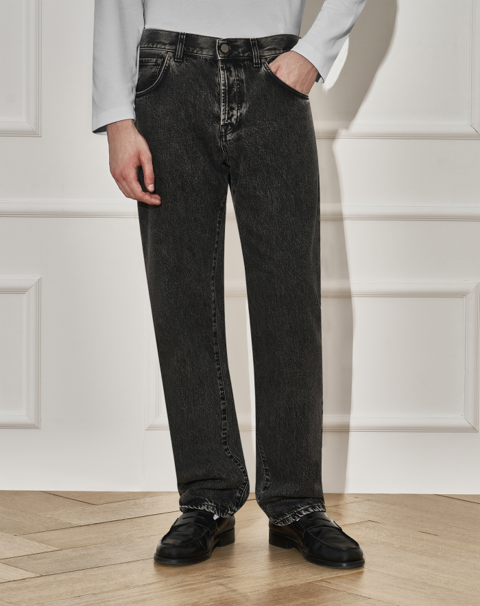 Relax Jeans in black rigid denim