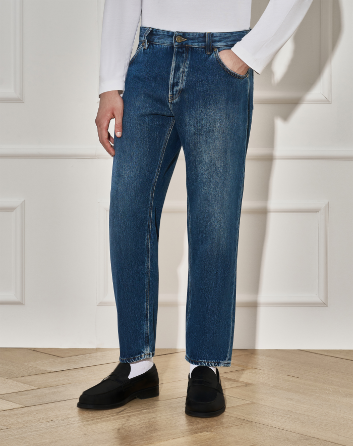 Rebel jeans in rigid denim