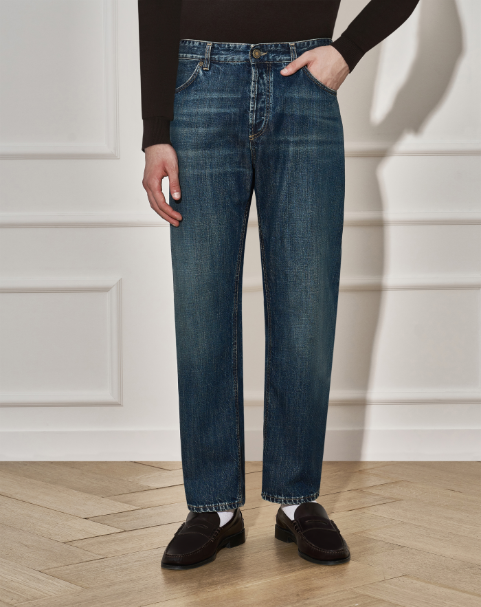 Barrel jeans in rigid denim