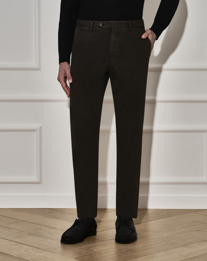 Slim trousers in stretch gabardine