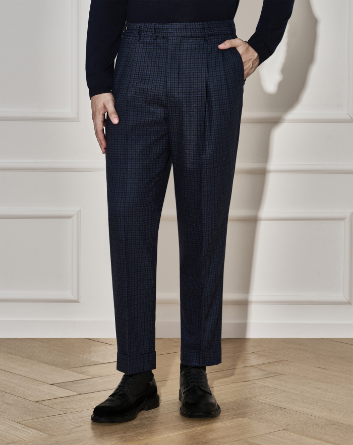 Carrot trousers in stretch flannel